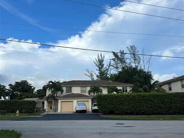 4460 Crystal Lake Dr, Pompano Beach, FL 33064