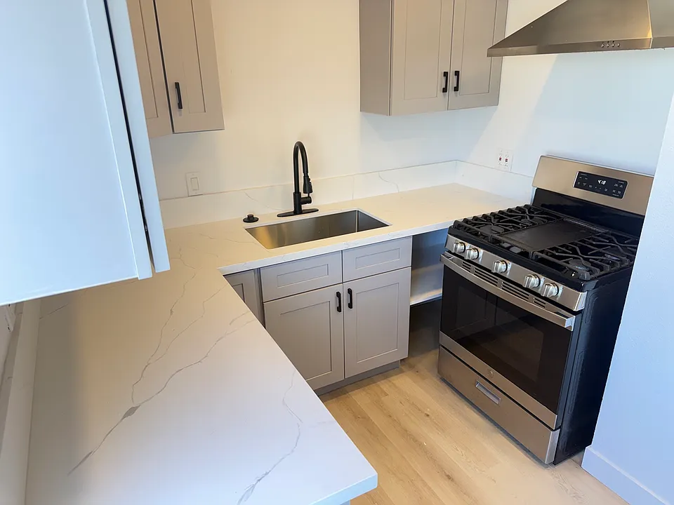 Kitchen (angled)