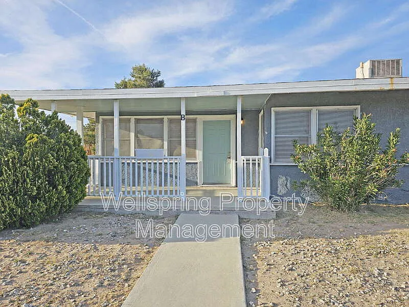 2 bed, 1.5 bath, 1000 sqft, $1,250 — Photo 1