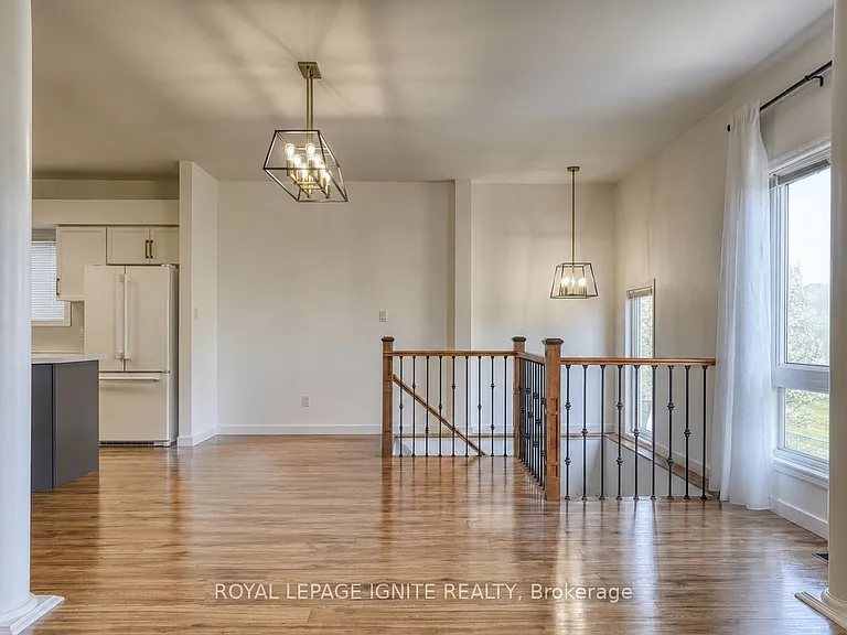 604 Woodmount Cres — Photo 3
