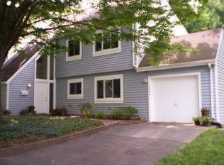 1506 Roundleaf Ct, Reston, VA 20190