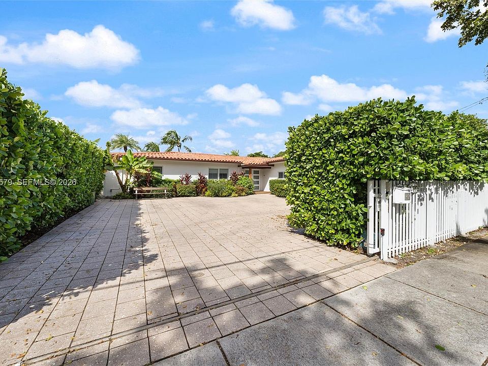 1st image of 12944 Banyan Rd