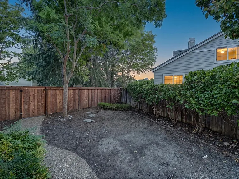 509 Suisun Ct — Photo 32