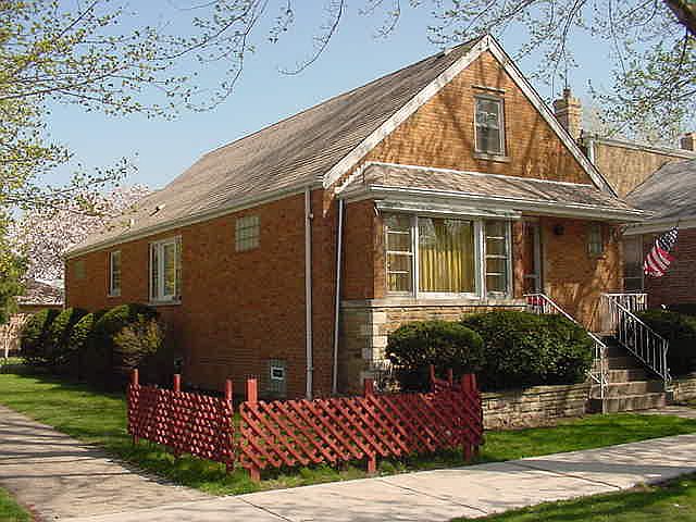 Corner lot: 44 foot wide 
