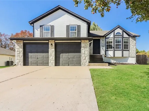 910 SW Hereford Dr, Grain Valley, MO 64029