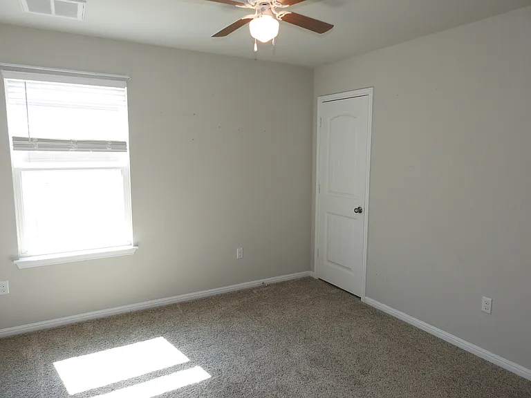 621 Callahan Ln — Photo 17