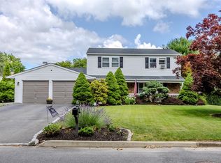 17 Daytona Beach Pl, Coram, NY 11727