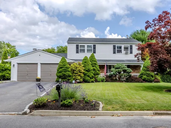 17 Daytona Beach Place, Coram, NY 11727