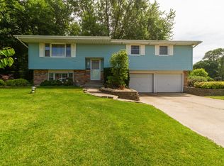 6206 Darline Dr, Saint Anne, IL 60964