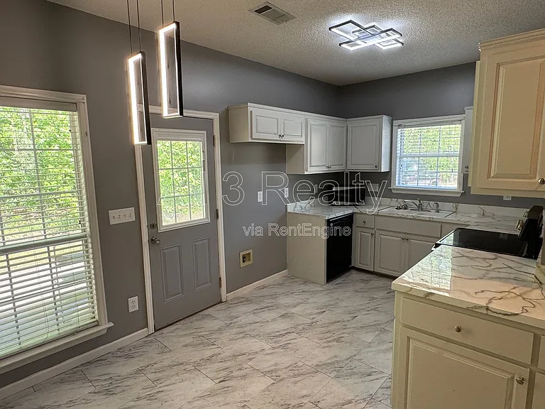 6272 Deerwood Dr — Photo 15