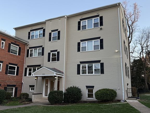 5th image of 3043 Patrick Henry Dr APT 302