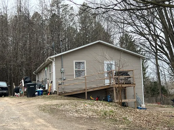 383 Pine St, Shelby, MI 49455