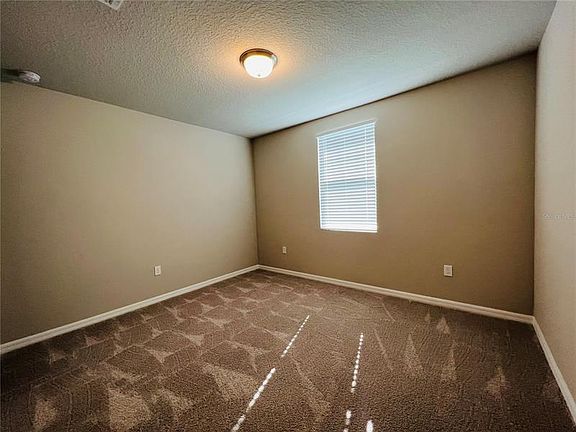 4th image of 912 Royale Ct