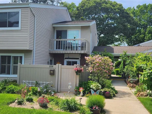 222 Springmeadow Drive #G, Holbrook, NY 11741
