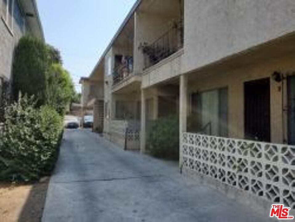2nd image of 2338 W 20th St