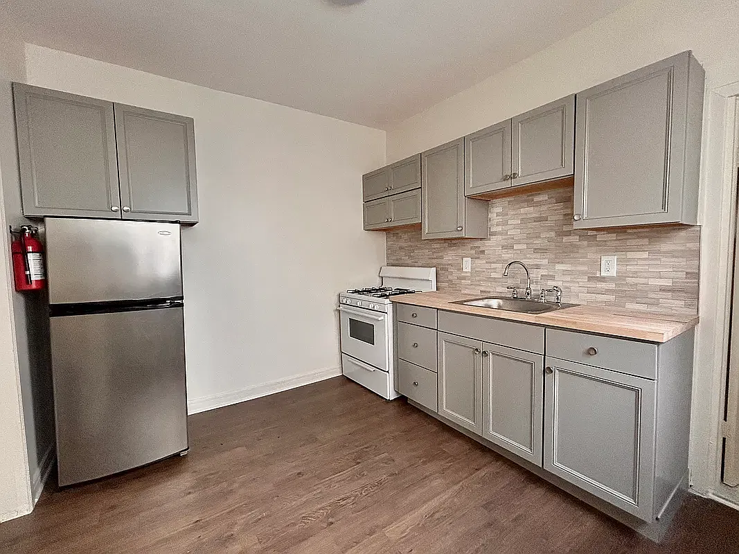 2117 Avenue U — Photo 3