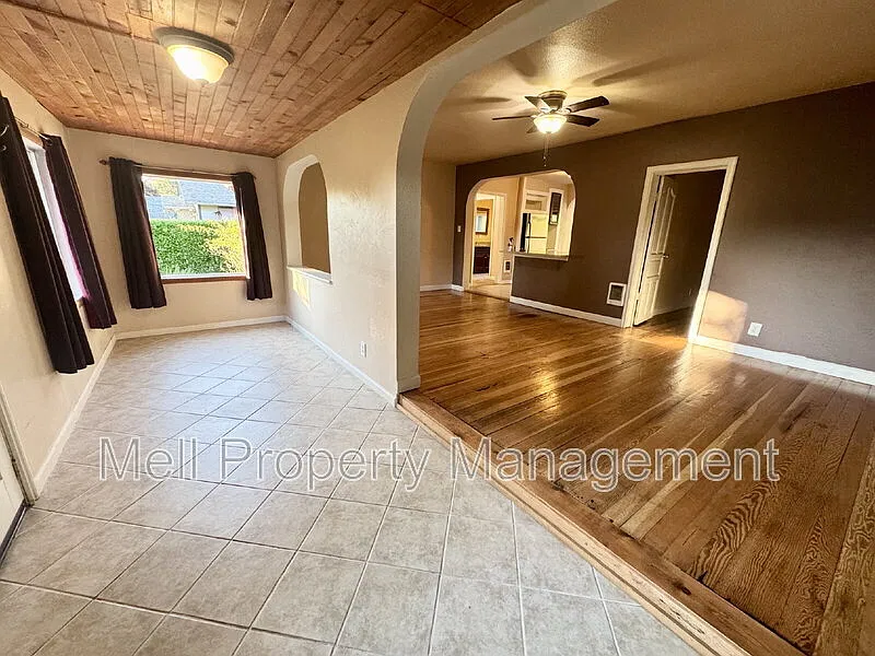 3 bed, 2.0 bath, 1292 sqft, $2,300 — Photo 2