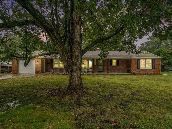8721 E 74th St, Raytown, MO 64133