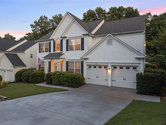 3rd image of 514 Collingsworth Ln