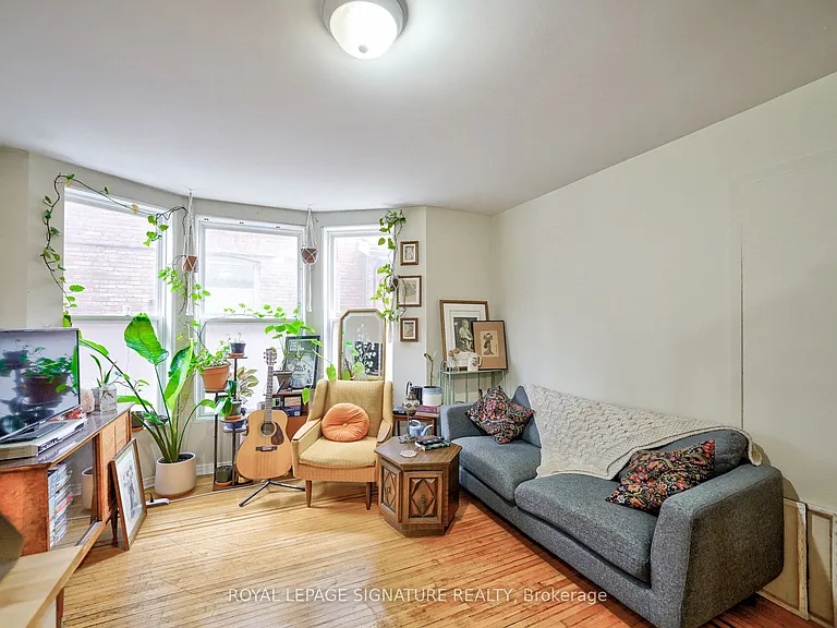 557 Markham St #101 — Photo 5