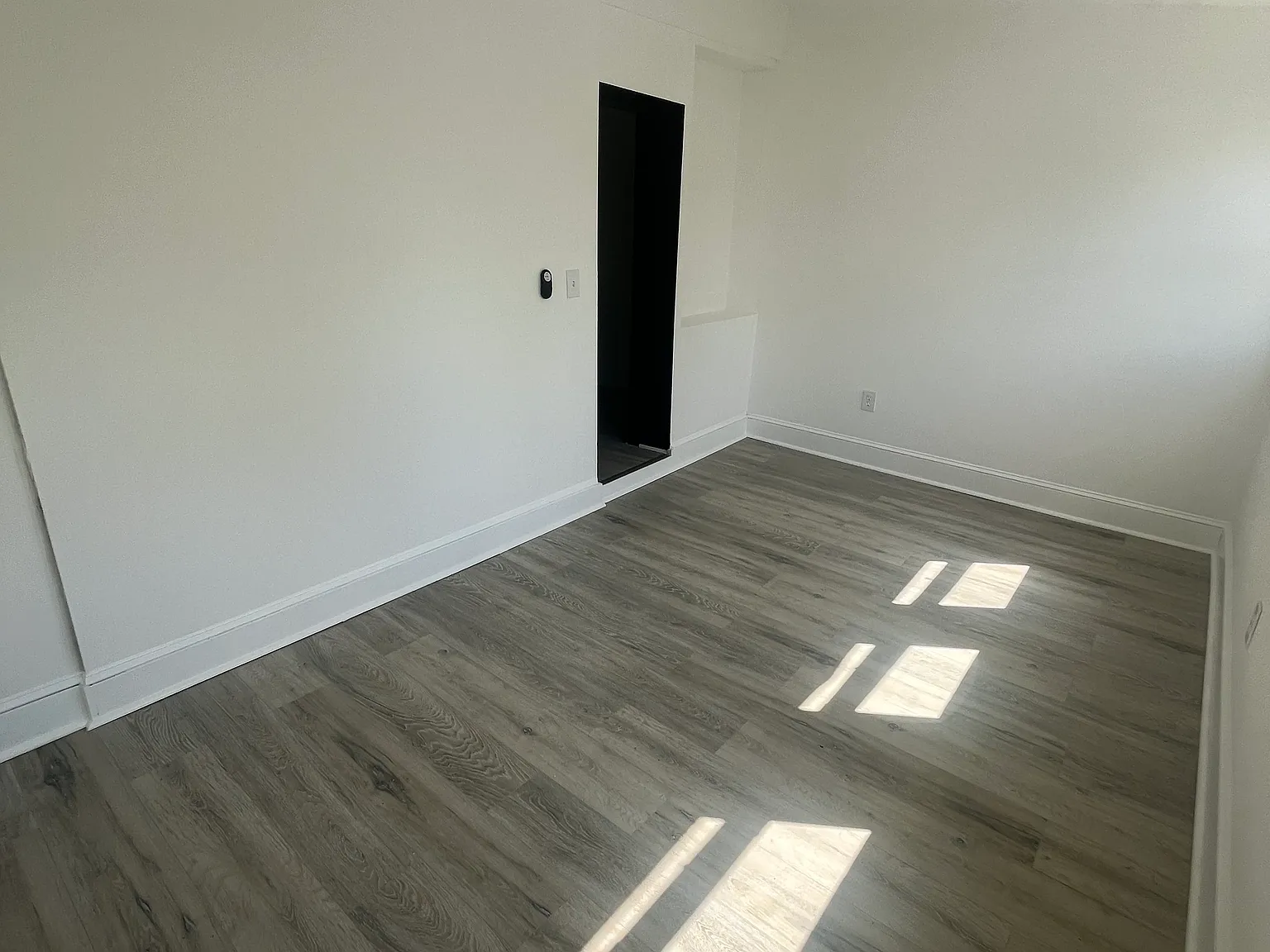5 bed, 1380 sqft, $1,100 — Photo 1