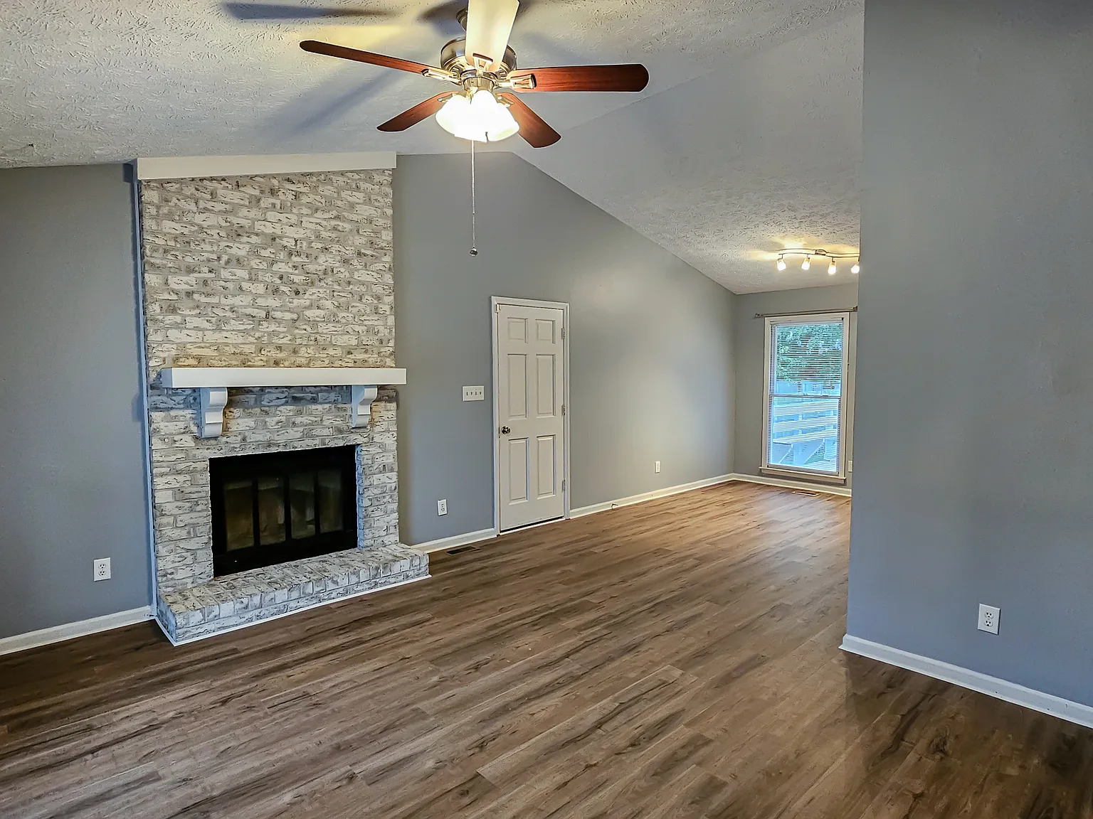 3 bed, 1315 sqft, $1,700 — Photo 3