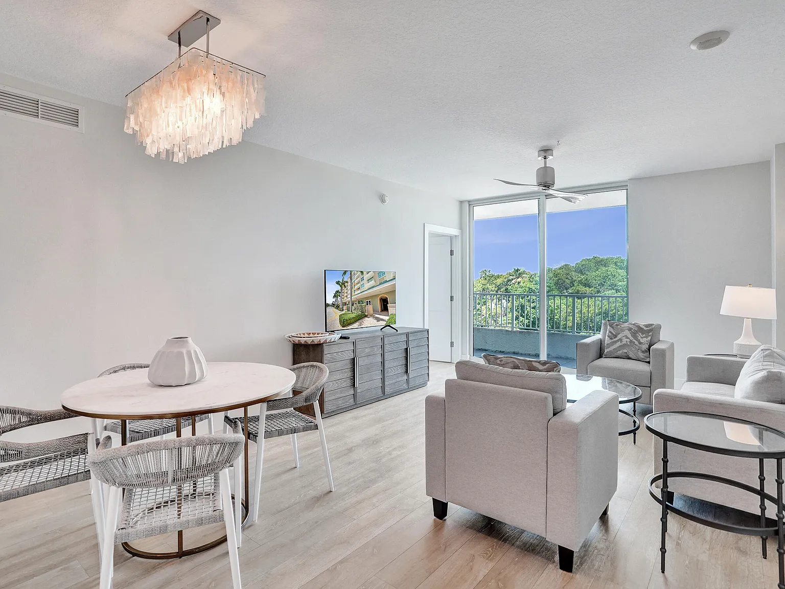 2 bed, 2.0 bath, 1206 sqft, $4,500 — Photo 4