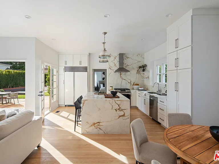 625 N Sierra Dr — Photo 6