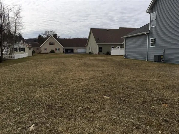 Village Ct, Ligonier, PA 15658