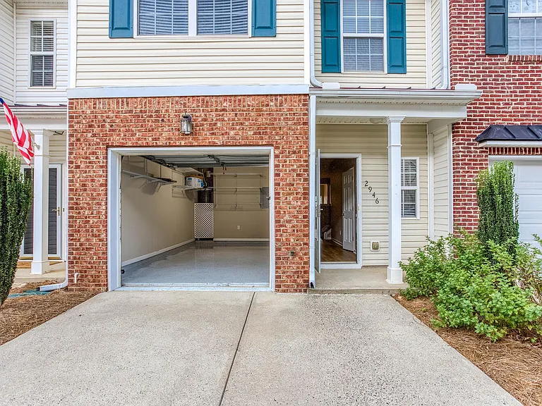 2946 Greyhawk Ln — Photo 3