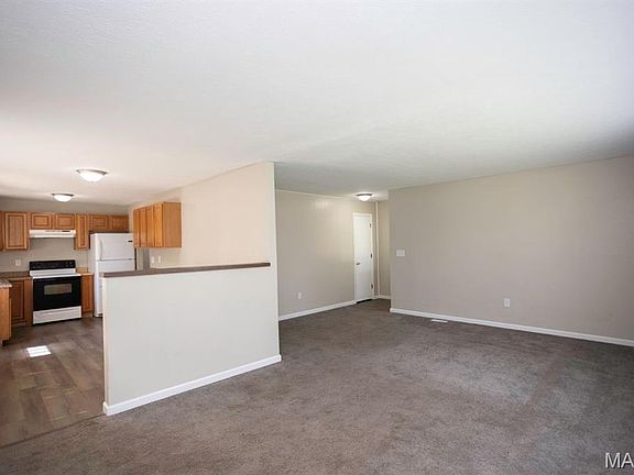 3rd image of 111 Barnett St
