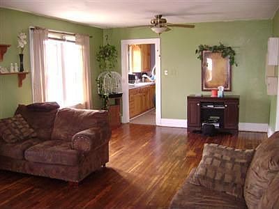 2nd image of 202 Jordan St