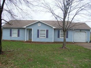 582 Foxfield Rd, Hopkinsville, KY 42240