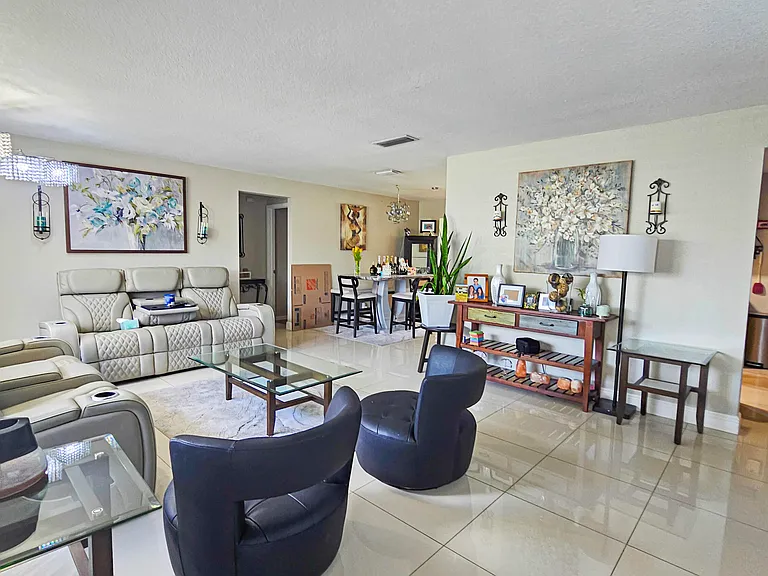 7180 NW 10th Ct — Photo 3
