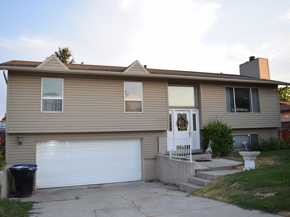 2nd image of 1971 W Quailstone Dr