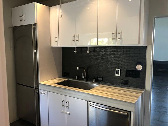 5th image of 1930 Eddy St APT 105