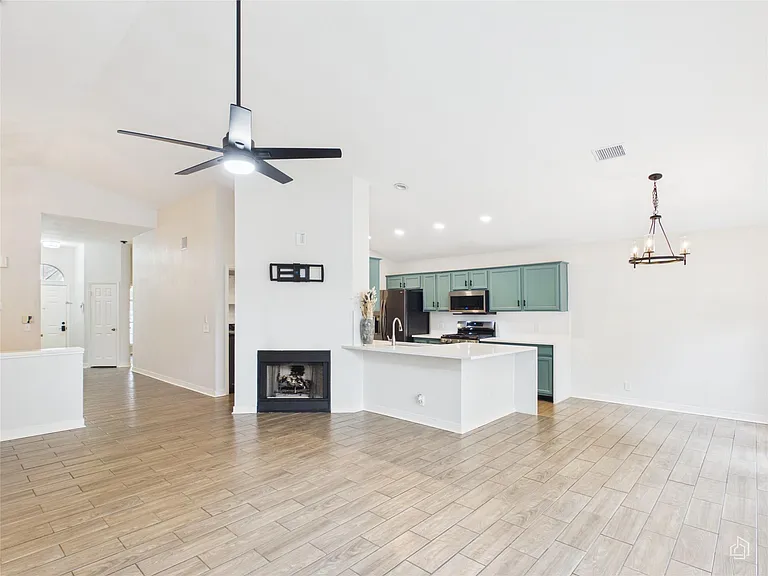 7400 Crepe Myrtle Dr — Photo 4