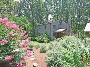 645 Big Oak Rd, Charlottesville, VA 22903