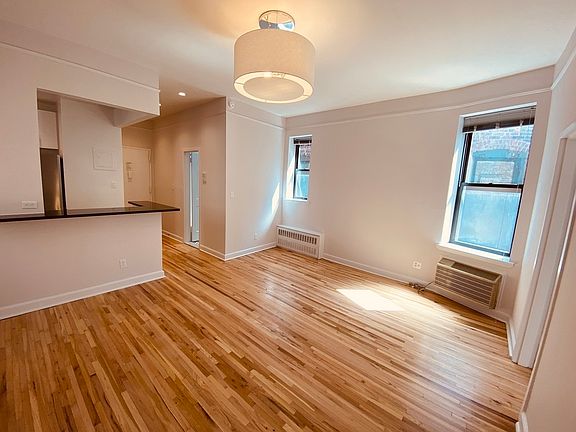 2nd image of 642 Amsterdam Ave #4T