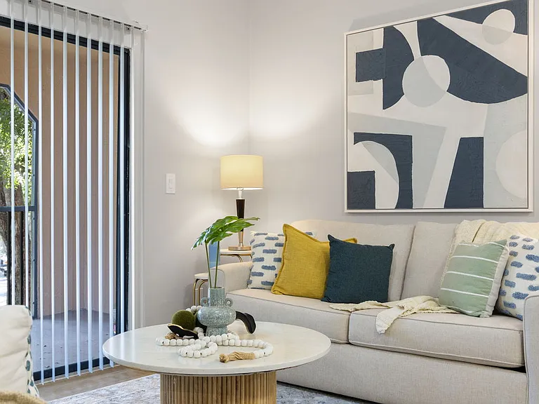 Oasis Naples Apartments — Photo 15