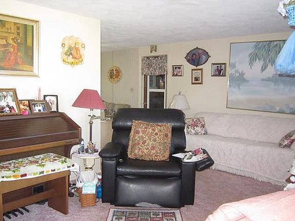 5th image of 3116 Holiday Lake Dr