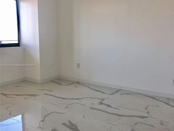 4th image of 480 NE 31st St Unit 3903