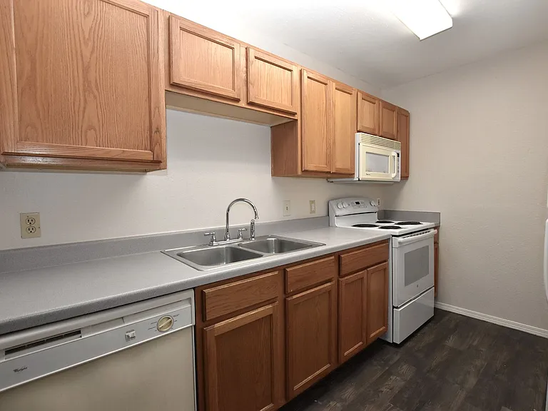 921-923 Sagewood Trl — Photo 18