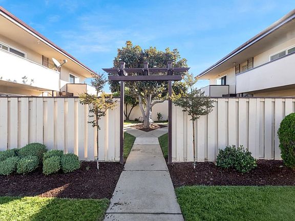 2nd image of 10160-10162 Park Cir E #4