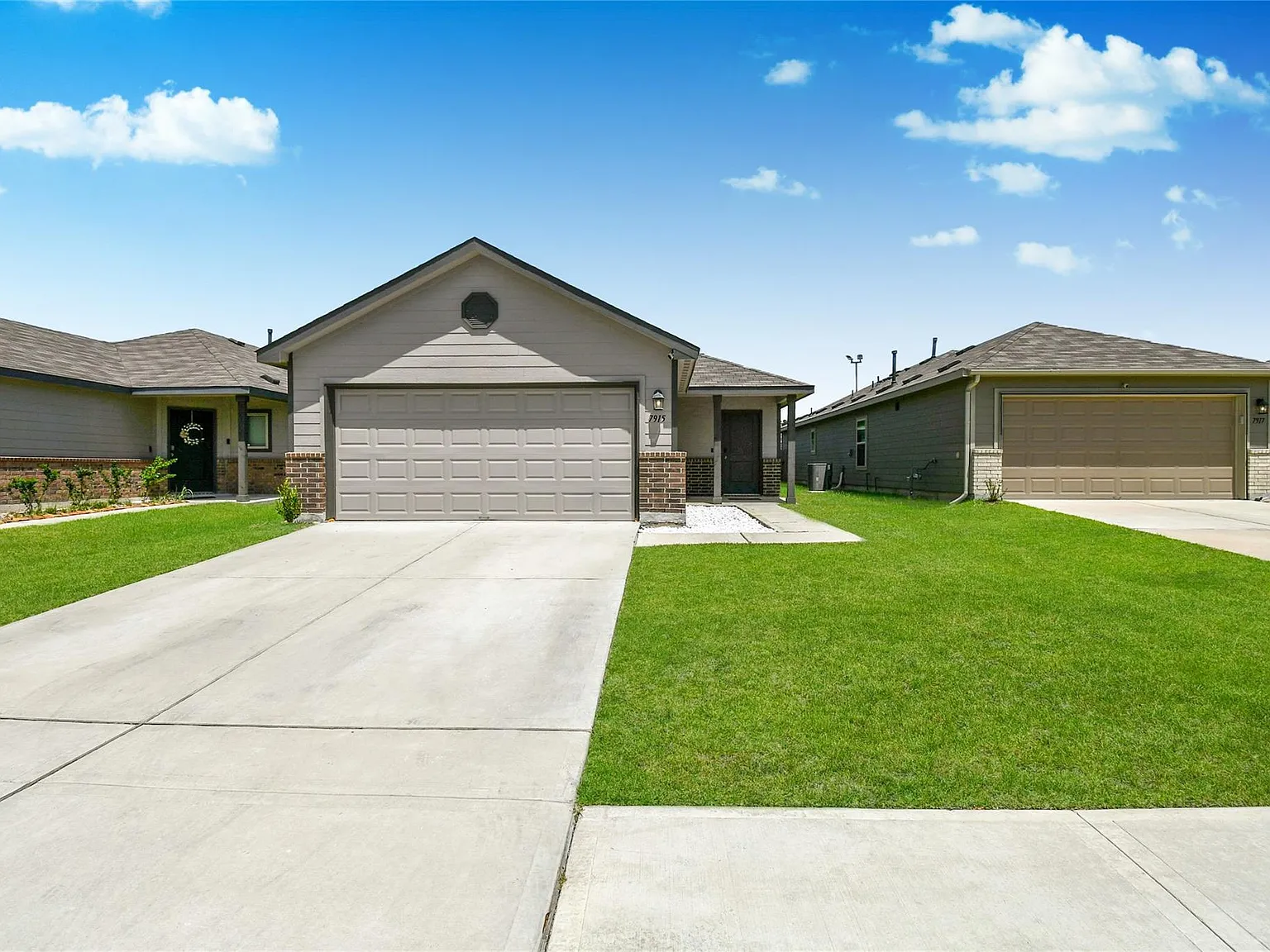 3 bed, 2.0 bath, 1406 sqft, $1,995 — Photo 2