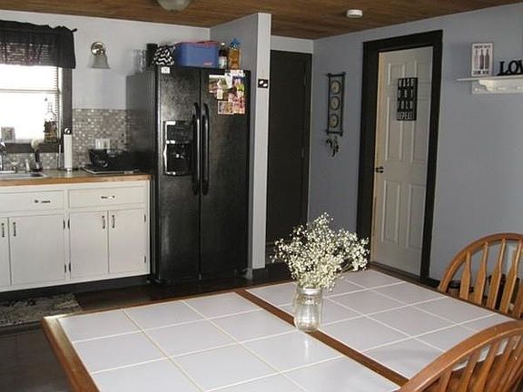 3rd image of 17 Greenwood Village St