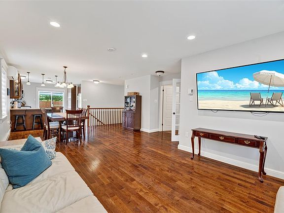 3rd image of 3 Hollyberry Drive