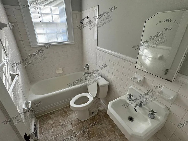 823 Western Ave — Photo 8