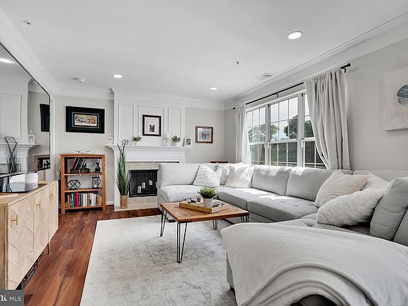 4th image of 2808 Emma Lee St APT 303