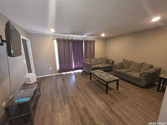 3rd image of 716 Columbia Avenue